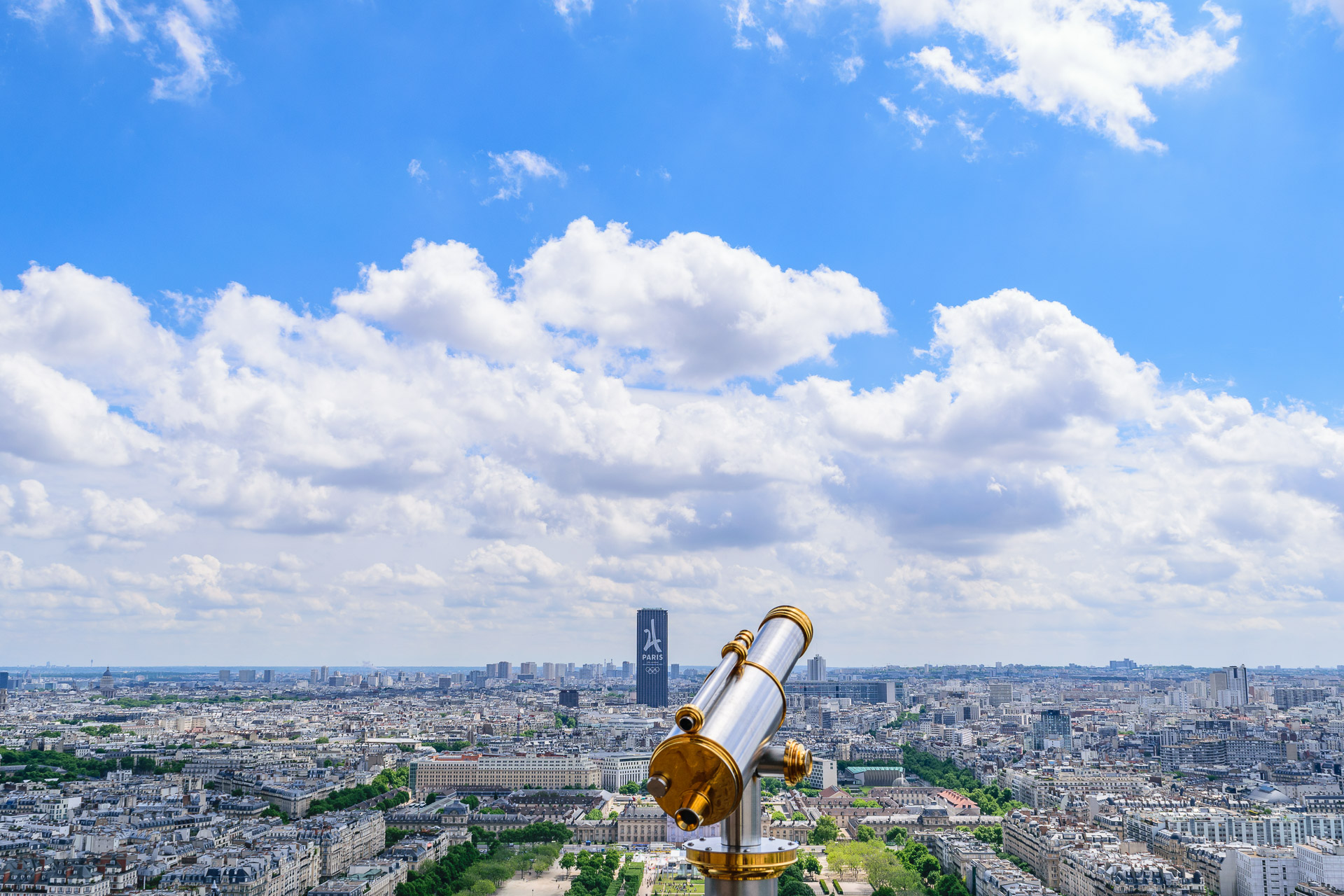 Weitblick vom Eiffelturm auf den Tour Montparnasse